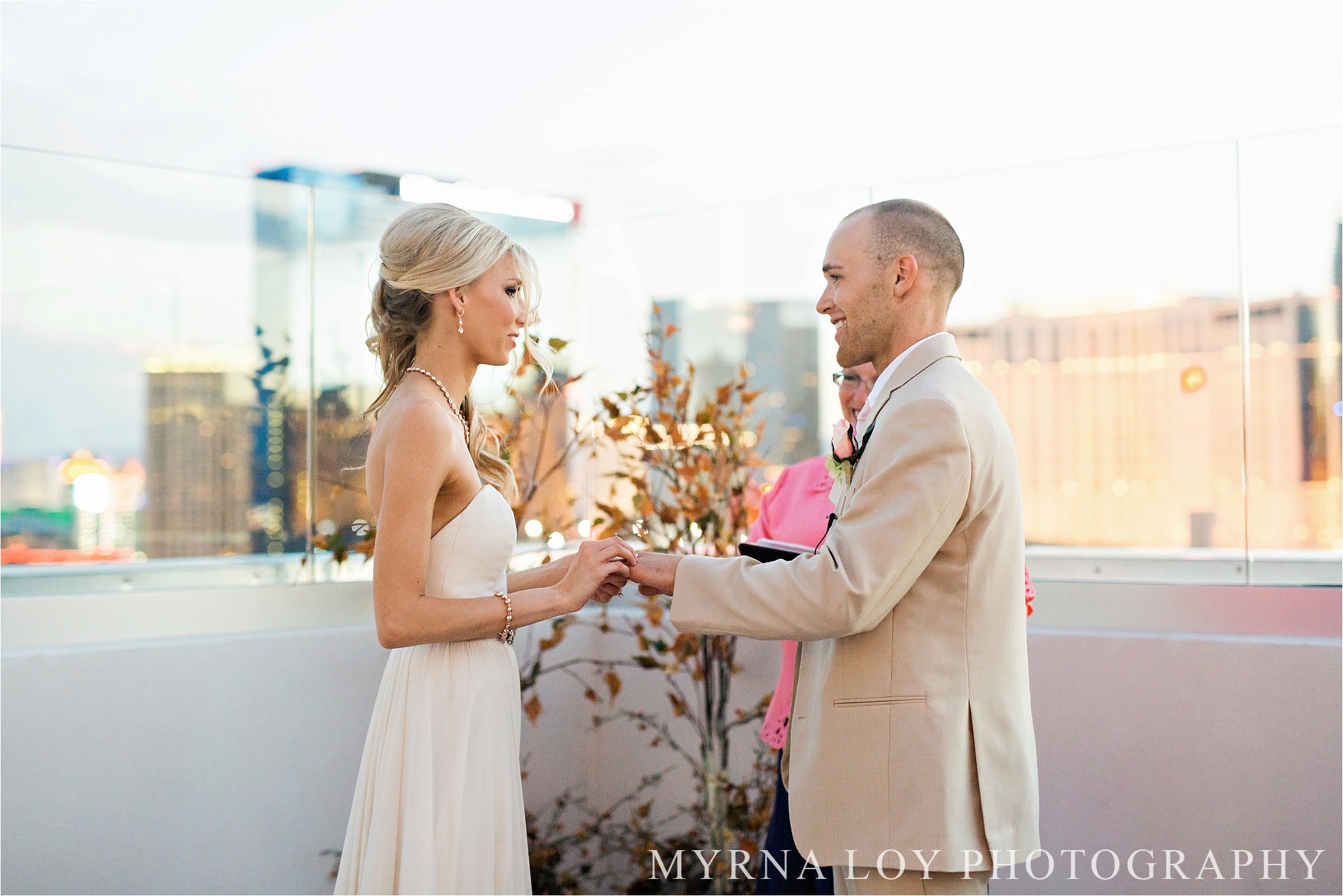 platinum-hotel-rooftop-las-vegas-elopement